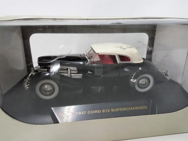 Coche Escala/Scale Diecast Car: CORD 812 SUPERCHARGED, Negro (1937)