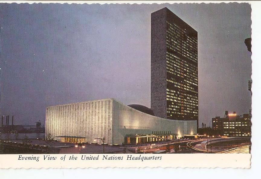 Postal 037469 : Evening view of the United Nations Headquarters