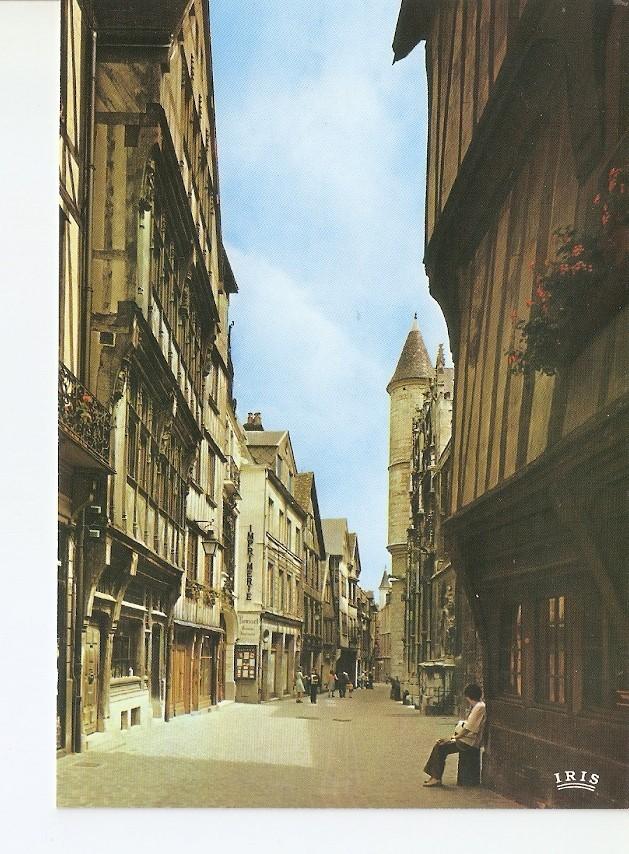 Postal 029807 : Images de France Normandie - Rouen. La rue Saint Roman 