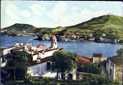 POSTAL 61398: Rio cruzando un pueblo