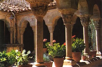 POSTAL 61552: Claustro