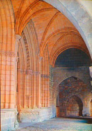 POSTAL 61614: Claustro y puerta