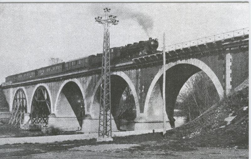 Postal 012379: Tren viajeros sobre el puente de los franceses
