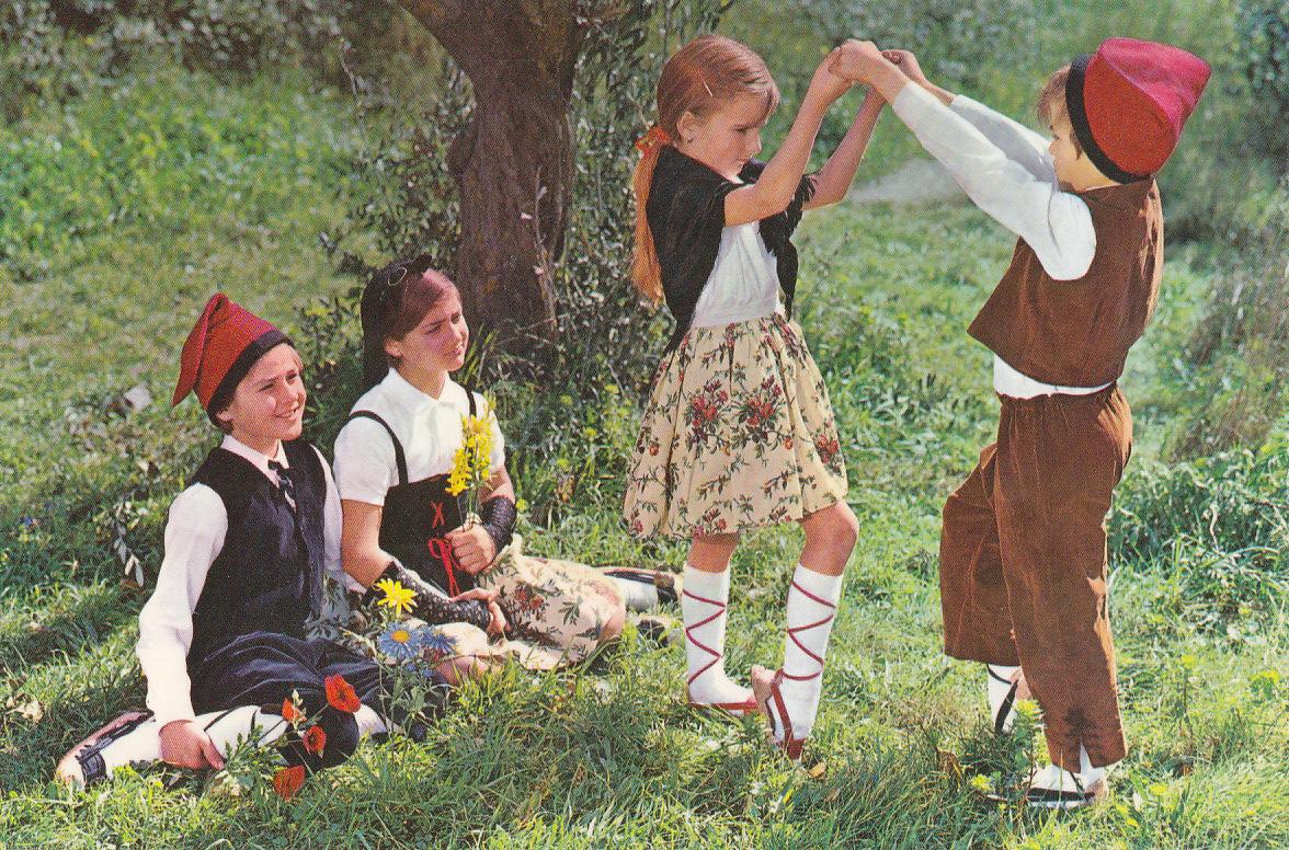 Postal 61194 : Niños con ropas tipicas