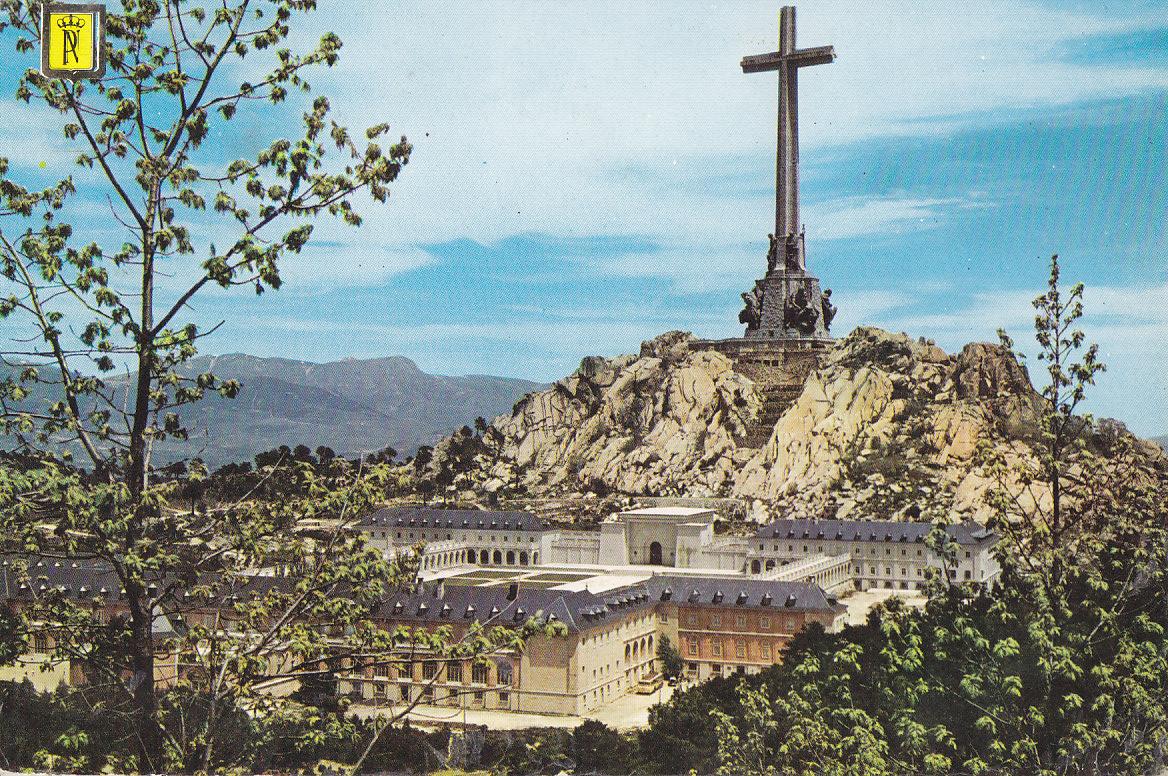 Postal 61256 : Santa Cruz del Valle de los Caidos. Fachada posterior Centro de estudios sociales
