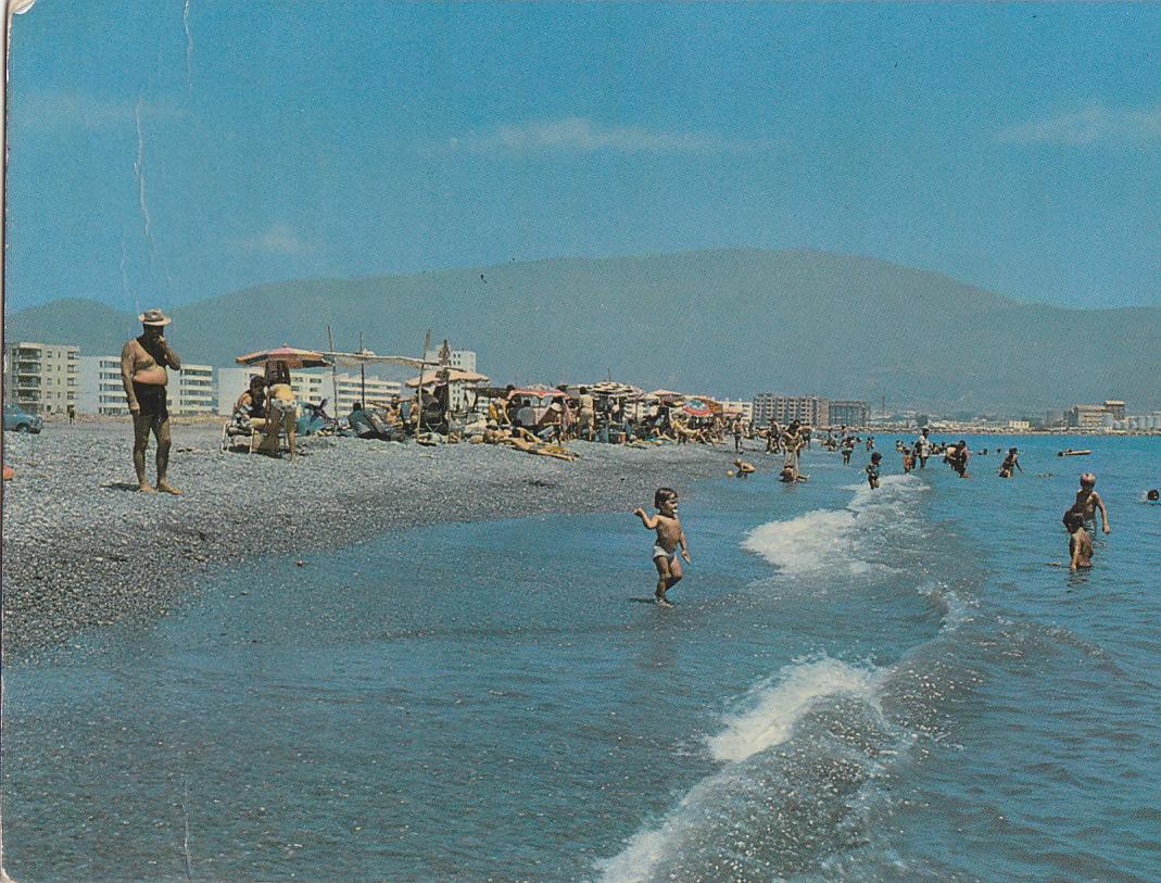 Postal 61330 : Motril. Costa del Sol (Granada). Playa a la izquierda La Ballena Azul