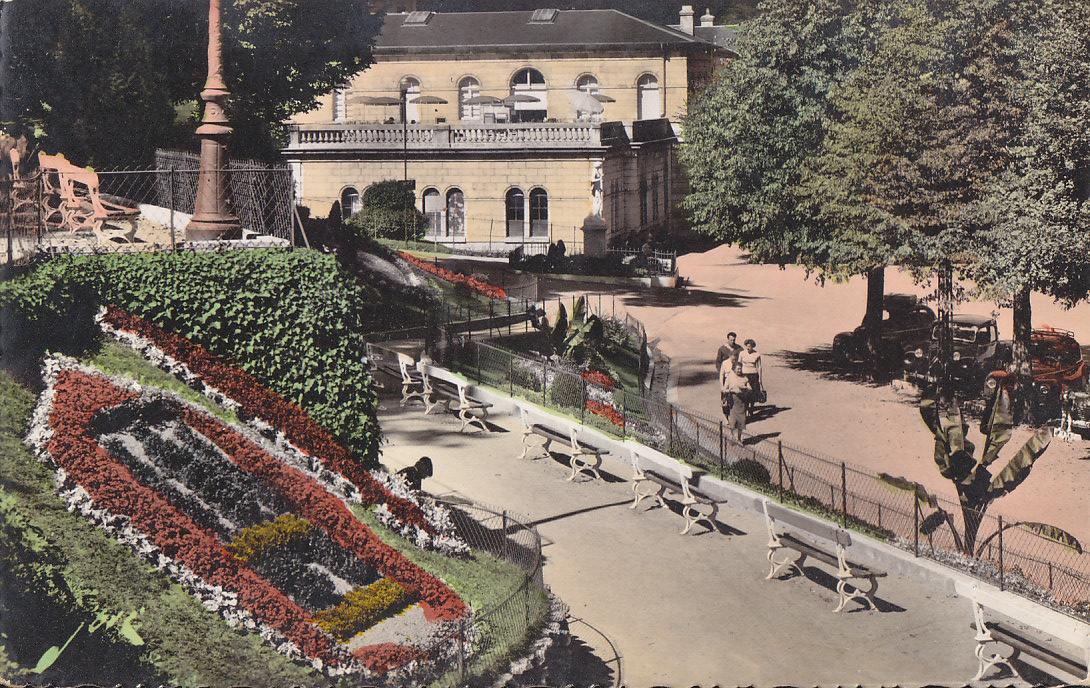 Postal 61434 : Toute la France Bagneres de Bigorre - L Esplanade des Thermes. Les Armes de la Ville