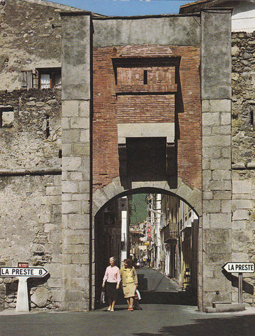 Postal 61463 : Paysages du Roussillon. Prats-de-Mollo-la-Preste - La Porte de France. Entree de la Ville