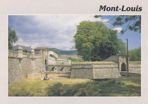 Postal 61510 : Mont-Louis. Les remparts