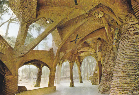 Postal 61522 : Gaudi. Santa Coloma de Cervello. Cripta de la Colonia Guell: escalinata exterior
