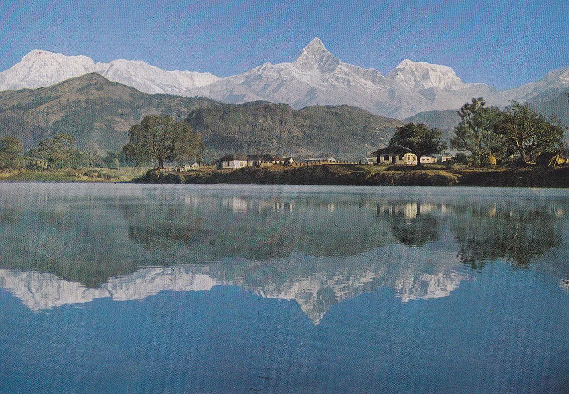 Postal 61541 : Mt. Machhapuchhare and Phewa Tal.