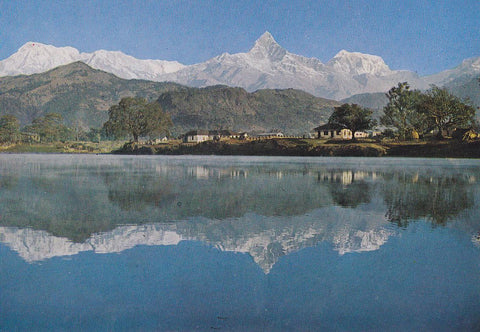 Postal 61541 : Mt. Machhapuchhare and Phewa Tal.