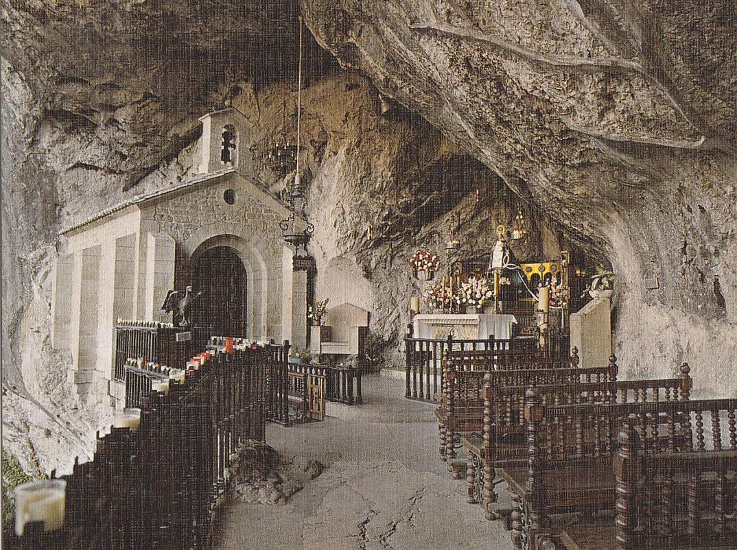 Postal 61630 : Covadonga. Gruta y Virgen de Covadonga