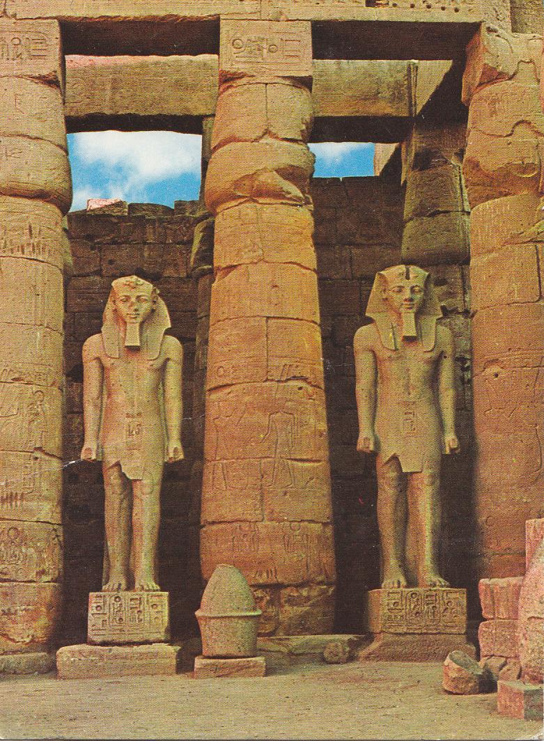 Postal 61824 : Luxor. Statues of Ramses II