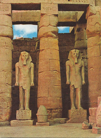 Postal 61824 : Luxor. Statues of Ramses II