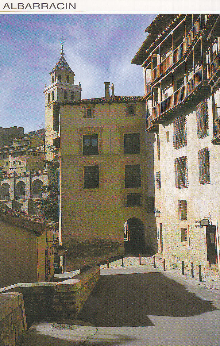 Postal 61853 : Albarracin (Teruel). Conjunto historico artistico. Rincon tipico al fondo la catedral