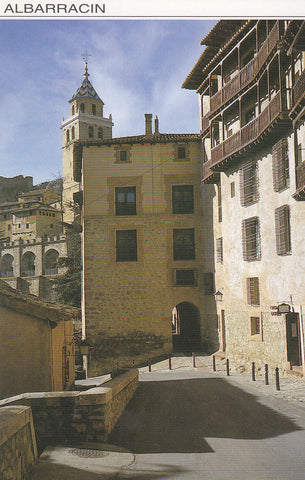 Postal 61853 : Albarracin (Teruel). Conjunto historico artistico. Rincon tipico al fondo la catedral
