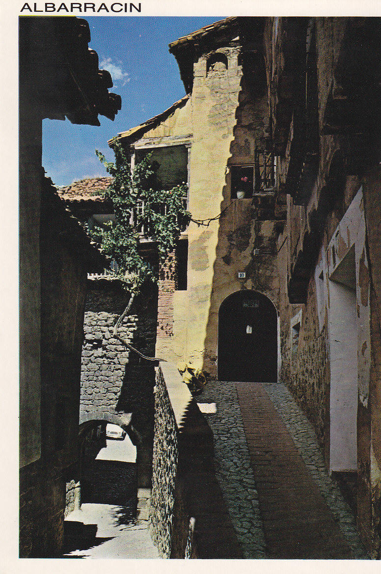 Postal 61865 : Albarracin (Teruel). Rincon tipico y Portal de Molina