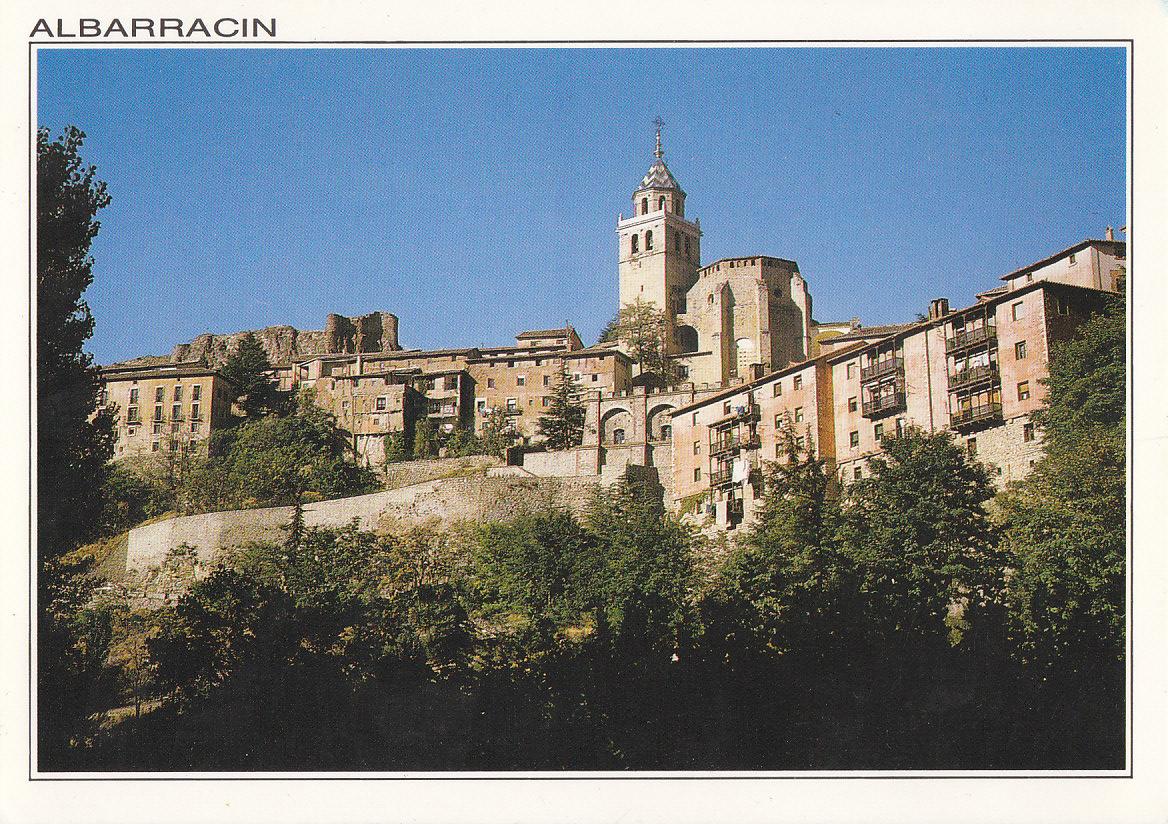 Postal 61867 : Albarracin (Teruel). Conjunto Artistico Monumental. Vista parcial con la Catedral