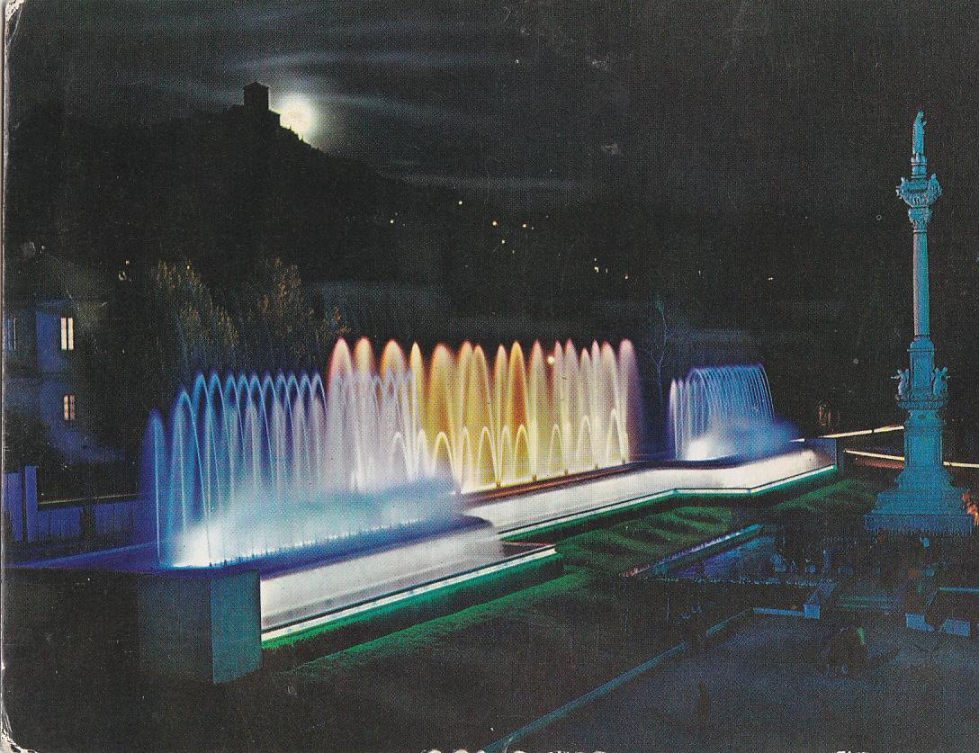 Postal 61938 : Granada. Fuente Monumental del Triunfo (Nocturno)