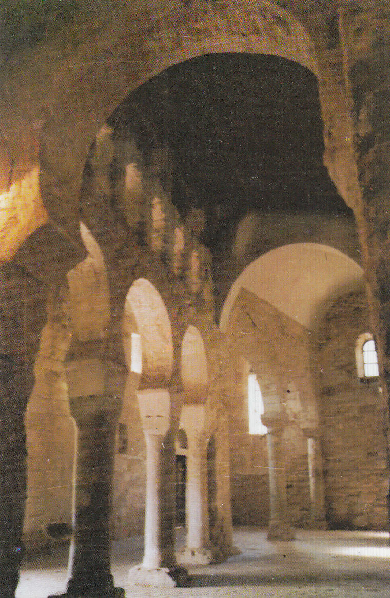 Postal 62017 : San Millan de la Cogolla (La Rioja). Monasterio Visigotico Mozarabe de Suso. Siglo VI-XI. Interior del Monasterio