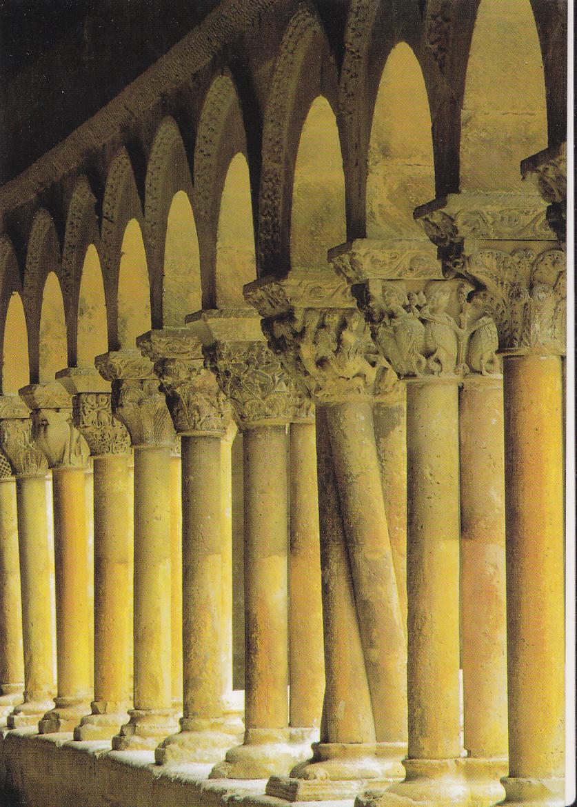 Postal 62114 : Abadia de Sto. Domingo de Silos (Burgos). Claustro galeria oeste: perspectiva sobre las columnas