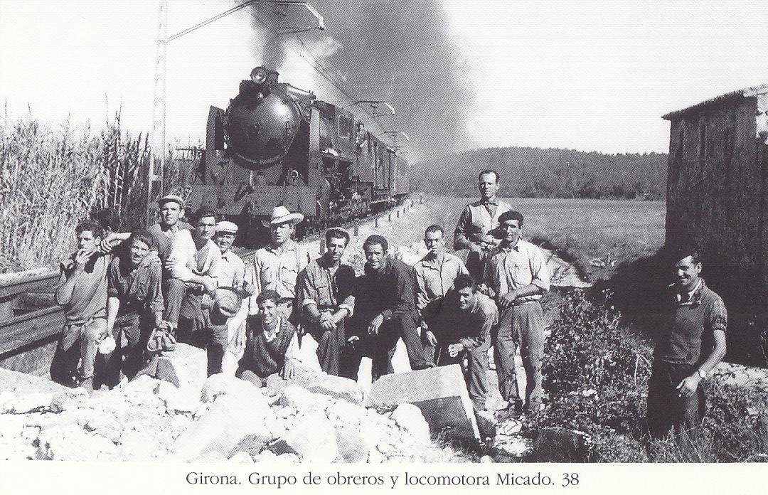 Postal 62205 : Girona. Grupo de obreros y locomotora. Micado