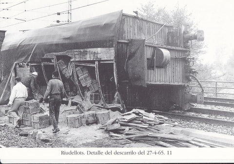 Postal 62213 : Riudellots. Detalle del descarrilo del 27-4-65