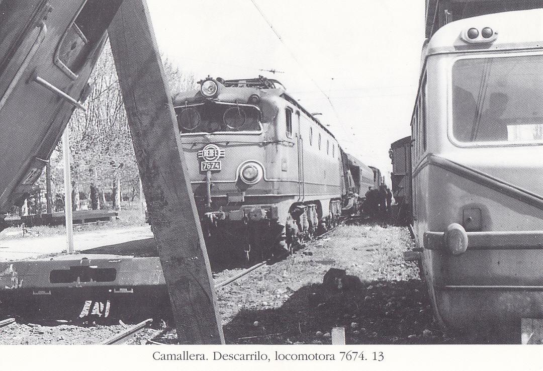 Postal 62273 : Camallera. Descarrilo locomotora 7674