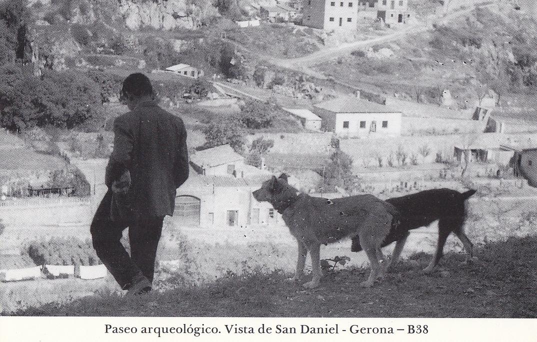 Postal 62302 : Paseo arqueologico. Vista de San Daniel - Gerona