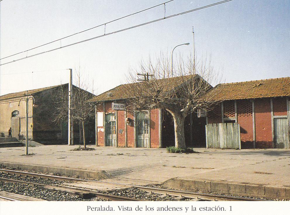 Postal 62374 : Peralada. Vista de los andenes y la estacion