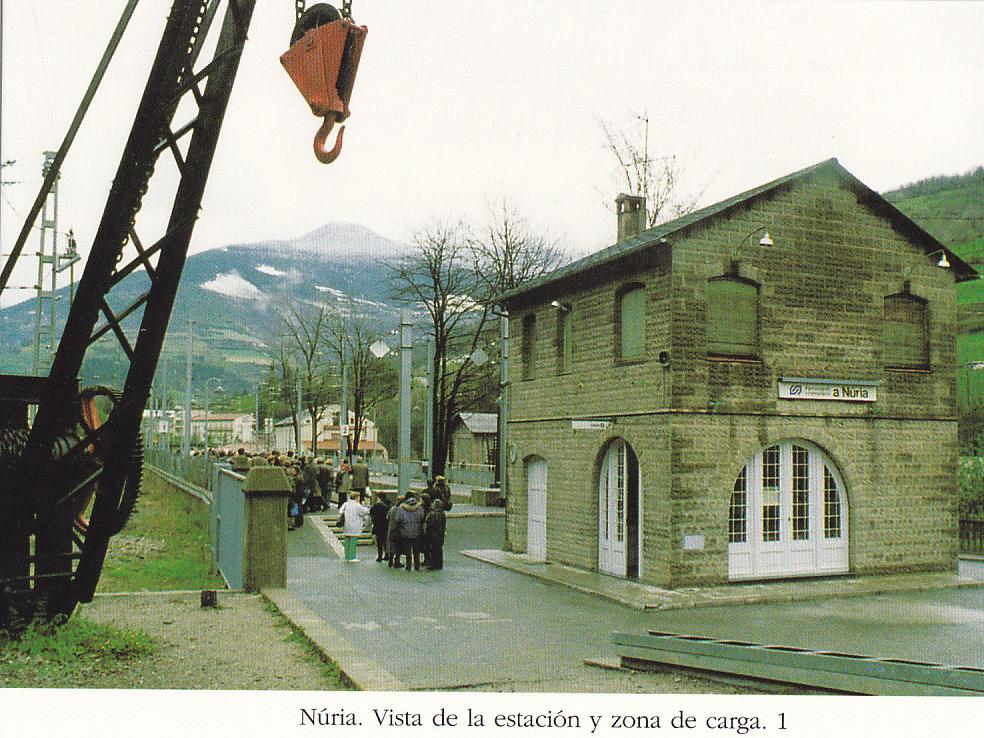 Postal 62377 : Nuria. Vista de la estacion y zona de carga