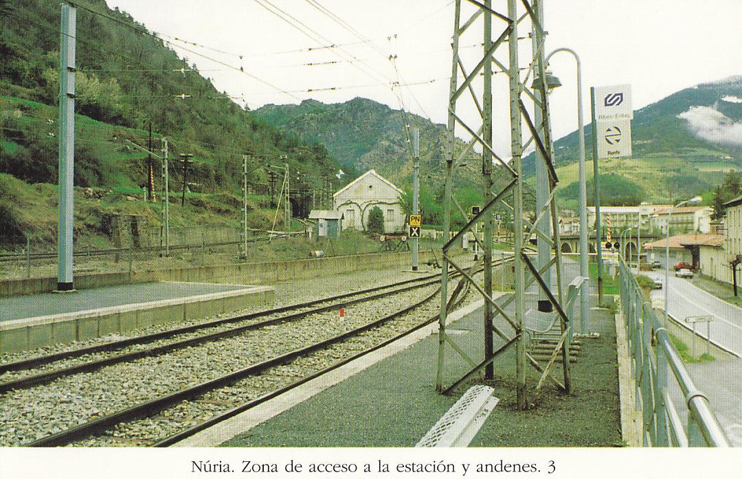 Postal 62379 : Nuria. Zona de acceso a la estacion y andenes