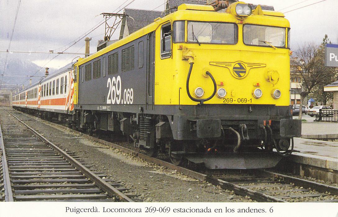 Postal 62429 : Puigcerda. Locomotora 269-069 estacionada en los andenes