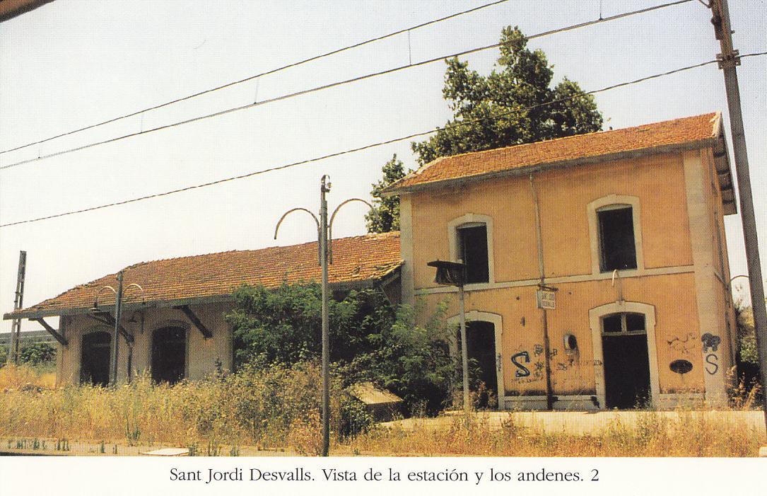 Postal 62432 : Sant Jordi Desvalls. Vista de la estacion y los andenes