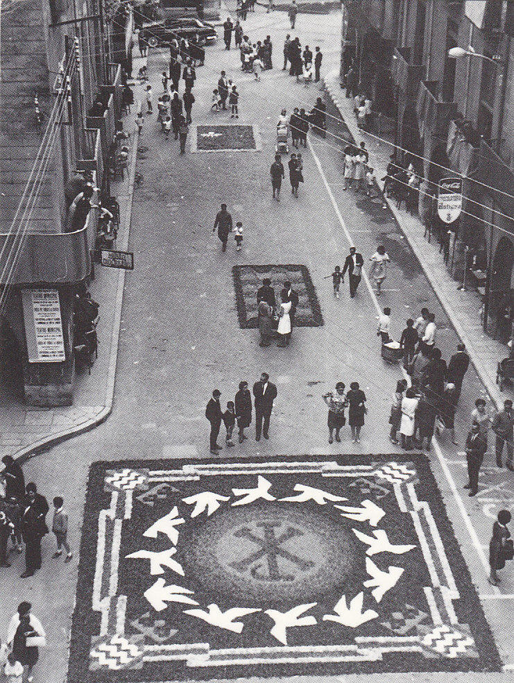 Postal 62475 : Alfombras en la plaza del Vi - Gerona