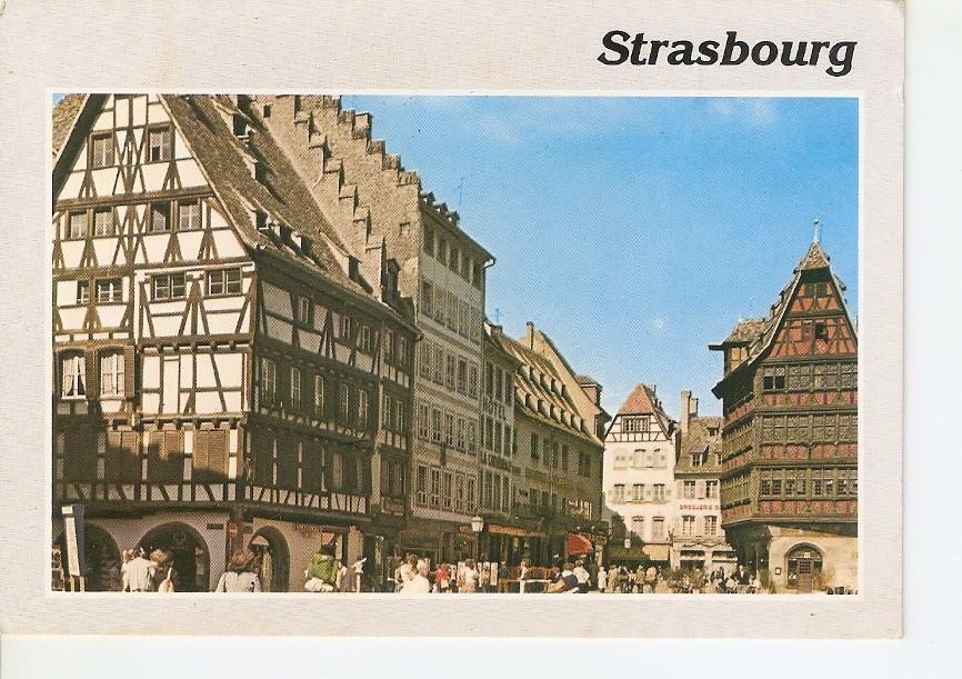 Postal 030529 : Strasbourg (Bas-Rhin) Place de la Cathedrale. La maison Kammerzell