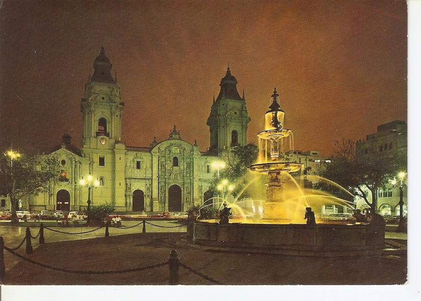 Postal 036845 : Vista Nocturna Plaza de Armas La Catedral y Fuente de 1650. Lima Peru