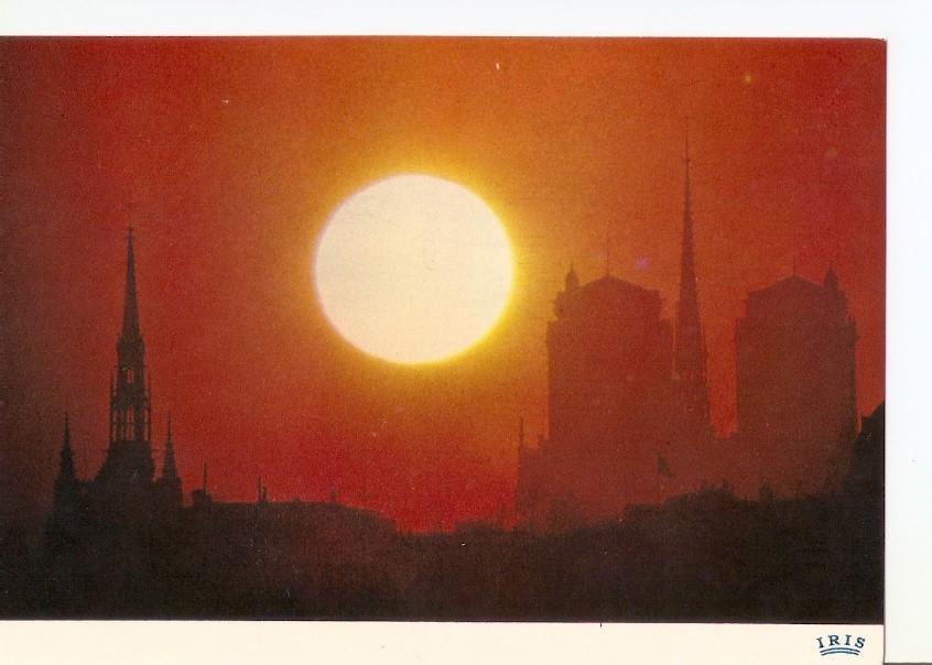 Postal 029502 : Paris Crepuscule insolite sur la Sainte-Chapelle et Notre-Dame