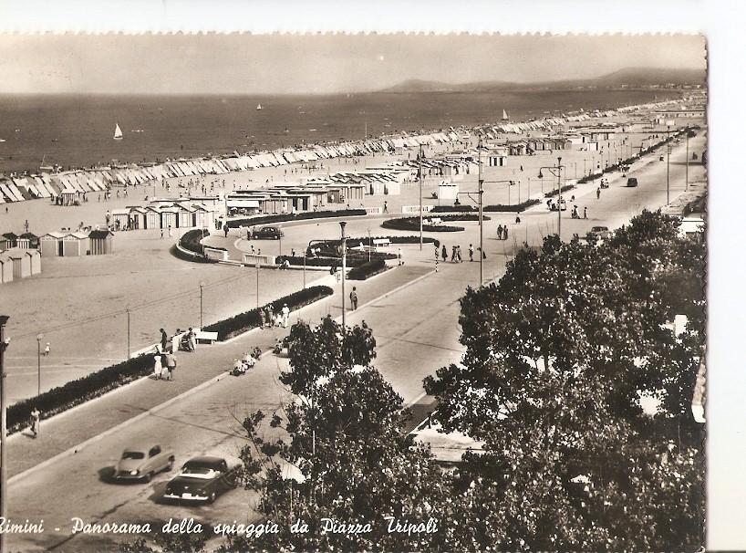 Postal 035691 : Rimini - Panorama della spiaggia de Piazza Tripoli