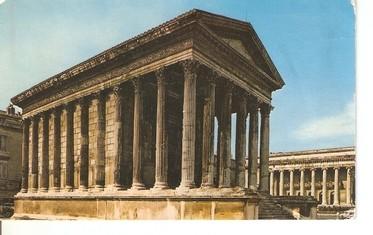 Postal 048052 : Nimes (Gard). Le Maison Carree