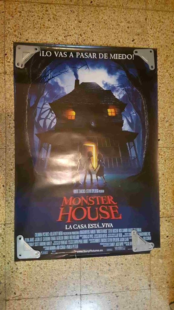 Poster de cine: Monster House la casa esta viva (le falta un trozo de esquina)