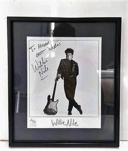 CUADRO: AUTOGRAFO/Autoprah de WILLIE NILE en foto y enmarcado