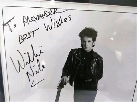 CUADRO: AUTOGRAFO/Autoprah de WILLIE NILE en foto y enmarcado