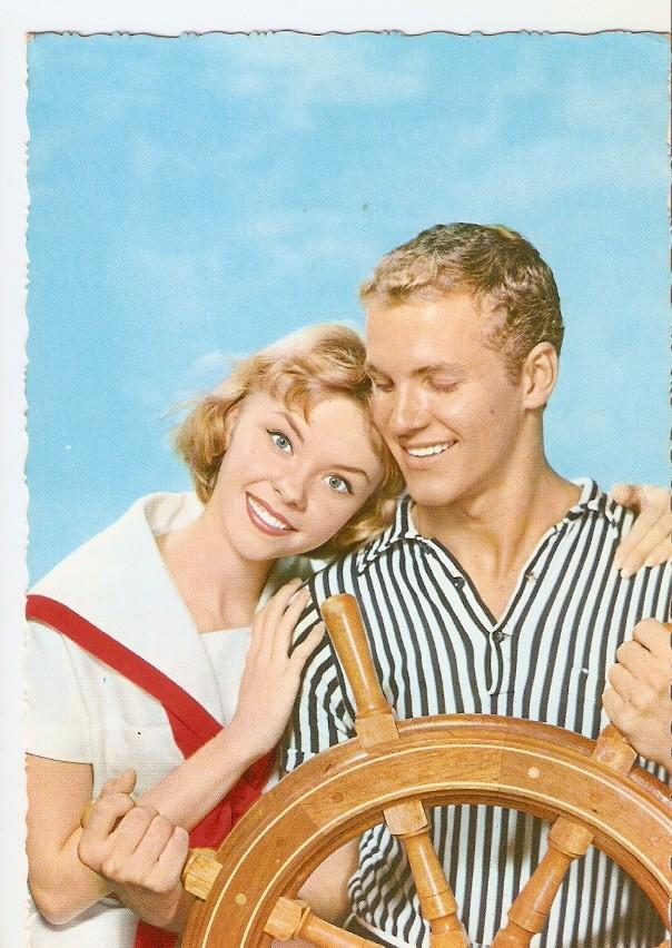 Postal 029880 : Pareja frente a un timon