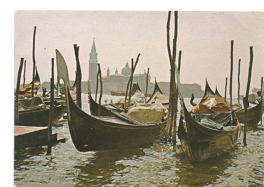 Postal 031774 : Venezia. Gondole in bacino