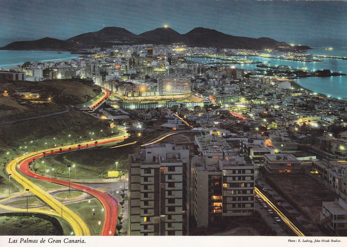 Postal 60240: Estampa nocturna de la capital (Gran Canaria). 