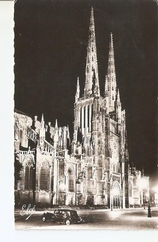 Postal 035926 : Bordeaux (Gironde) la nuit. Les Fleches et lAbside de la Cathedrale Saint Andre