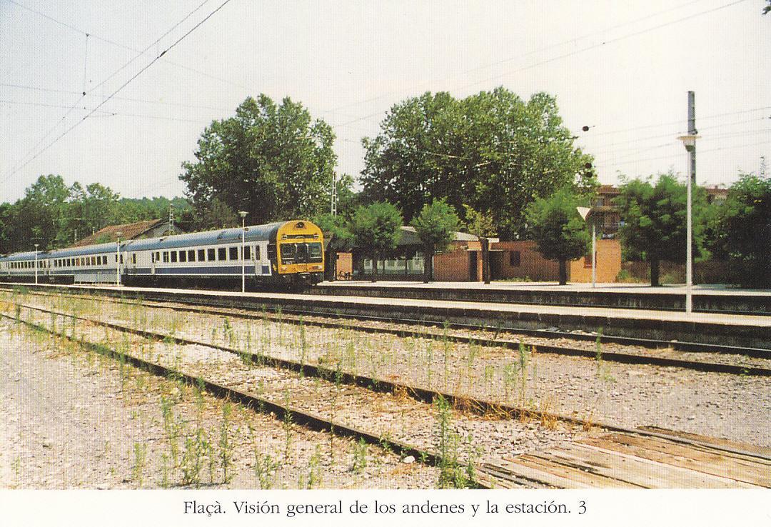 Postal 62482 : Flaça. Vision general de los andenes y la estacion