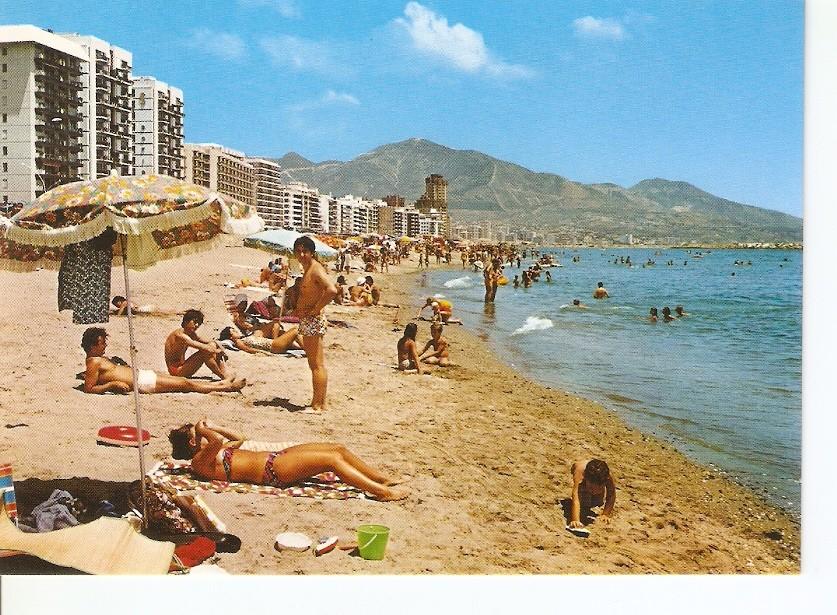 Postal 025949 : Panoramica de la playa. Fuengirola (Malaga). Costa del Sol